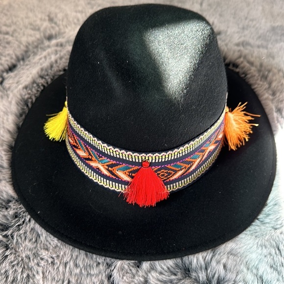 MadeInItaly Intrend by MaxMara Accessories Felt Fedora with Embroidered Ribbon. - Picture 11 of 14